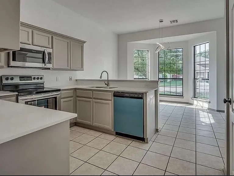 3829 Ives Way — Photo 12