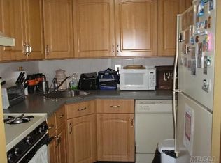 322 Artist Lake Dr, Middle Island, NY 11953