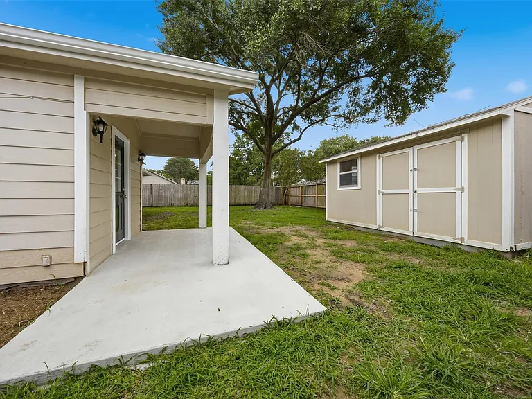 16310 Emberwood Dr — Photo 38