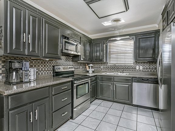 5th image of 613 Elm Ave