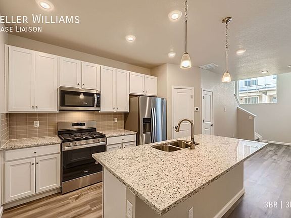 3rd image of 477 Millwall Cir