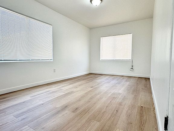 5th image of 324 W 79th St