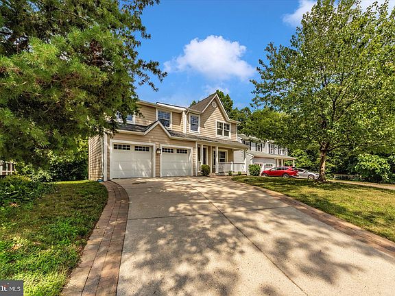 3rd image of 553 Charington Dr