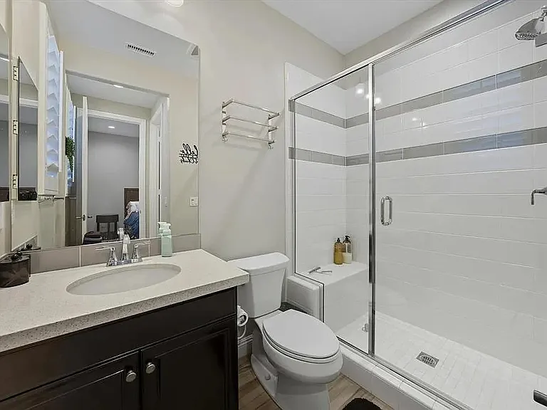 Suite 3 Bathroom