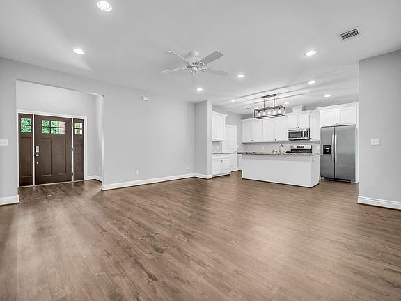 3rd image of 1 Hanover Ln