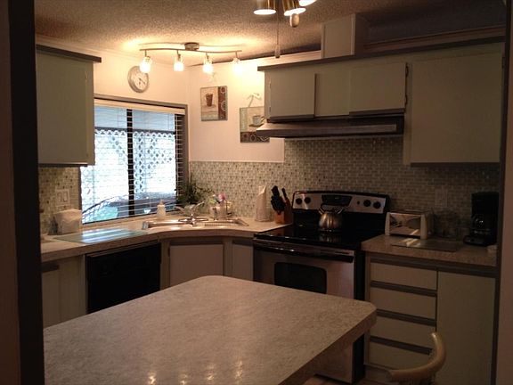 Fully fitted kitchen