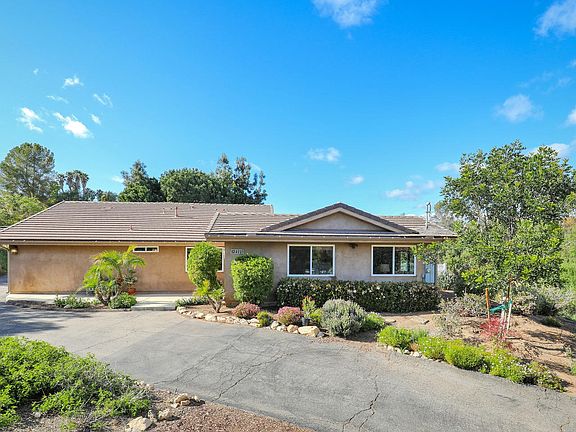 3rd image of 4225 Linda Vista Dr
