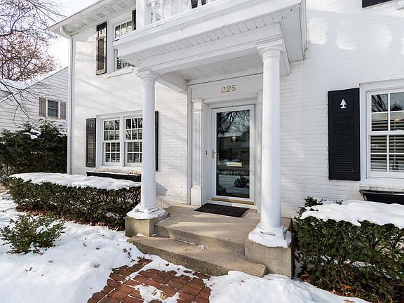 2nd image of 225 Kensington Dr