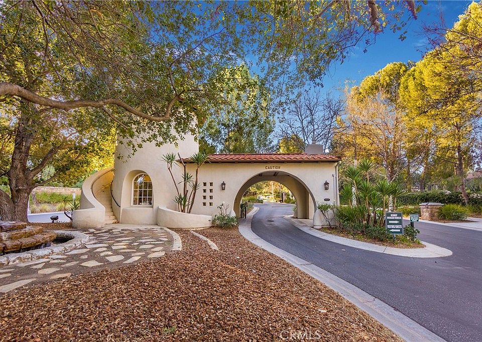 1st image of 24921 Ironwood Dr