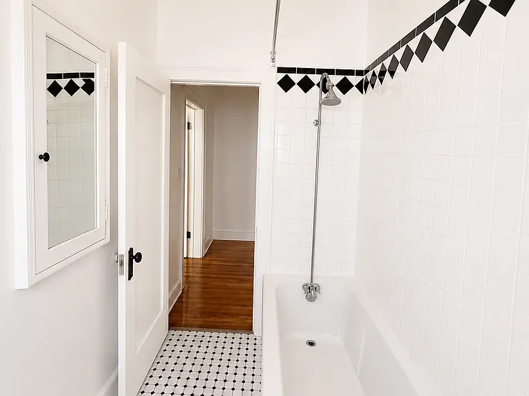 1935 N Vermont Ave #14 — Photo 13