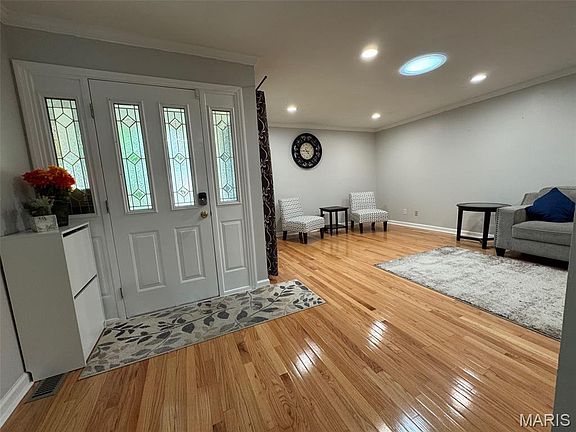 4th image of 914 Dutch Mill Dr