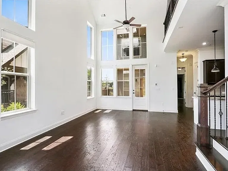 3 bed, 2.5 bath, 2220 sqft, $3,250 — Photo 3