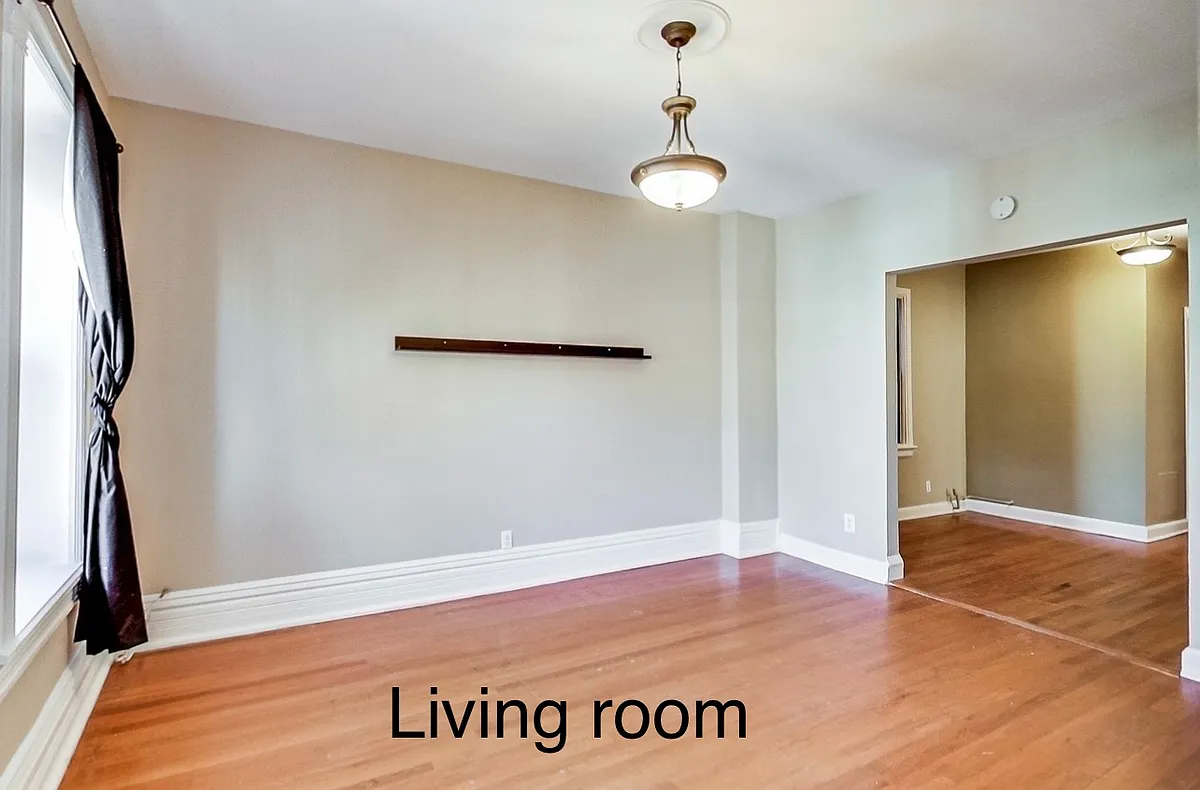 Building Photo - 2119 W Belmont Ave #3