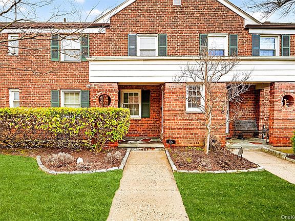 3rd image of 66 Robins Crescent #66