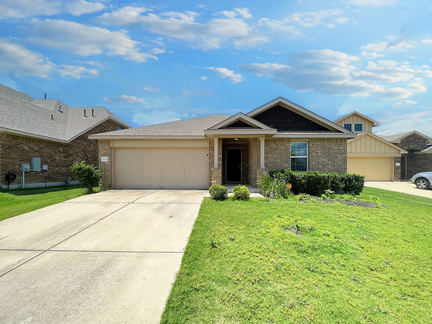 Beautiful 4BR/2BA Home Featuring Granite Kitchen, Walk-In Closets & Fenced Yard — Photo 2