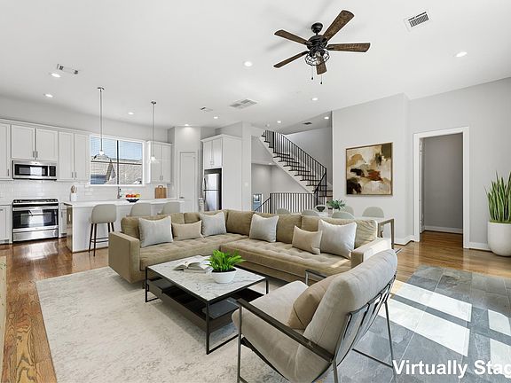 2nd image of 816 W 22nd St