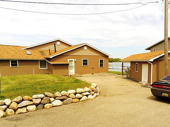 5th image of 216 Sandalwood Dr