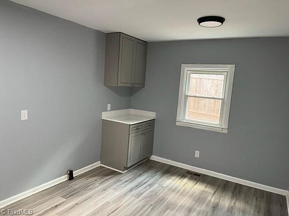 3rd image of 412 Clark Ave