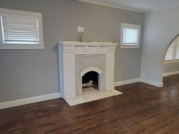 3rd image of 42 E Drummond St