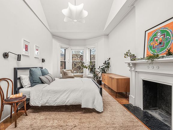 5th image of 933 President St #2