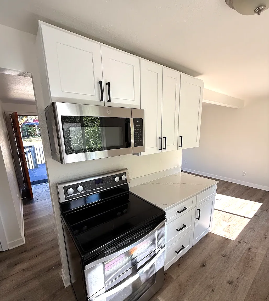 4 bed, 1060 sqft, $2,995 — Photo 2
