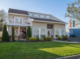 805 Anthony Dr, Lindenhurst, NY 11757