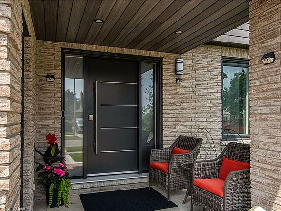 4th image of 5 Greenwich Dr