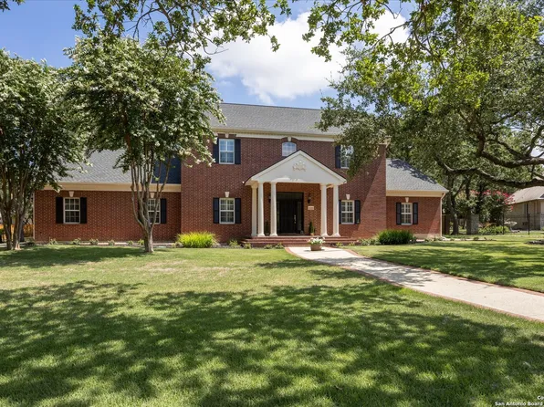 8235 Jamestown Sq, Boerne, TX 78015