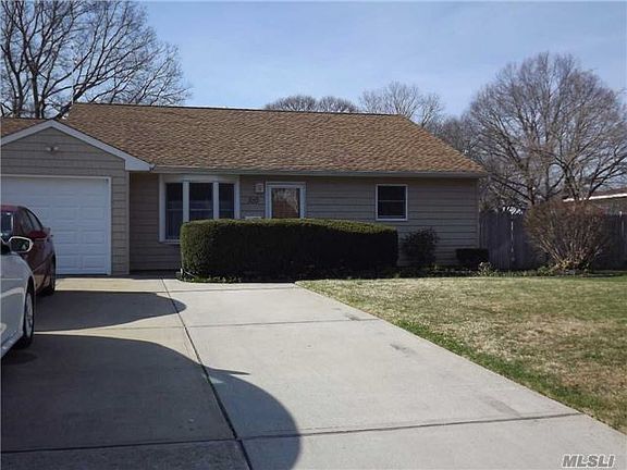 3rd image of 520 Bellmore St