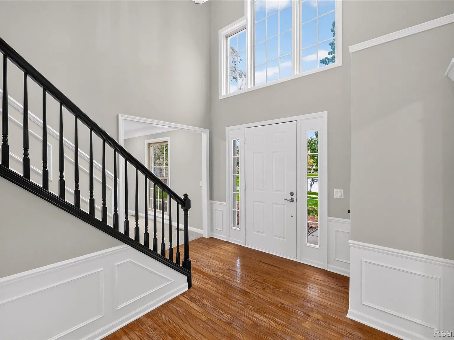 4 bed, 3.5 bath, 4538 sqft, $3,350 — Photo 4