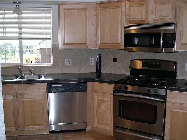 2 bed, 2.5 bath, 1547 sqft, $3,700 — Photo 2