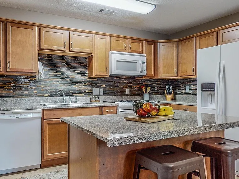 1054 Northview Dr — Photo 39