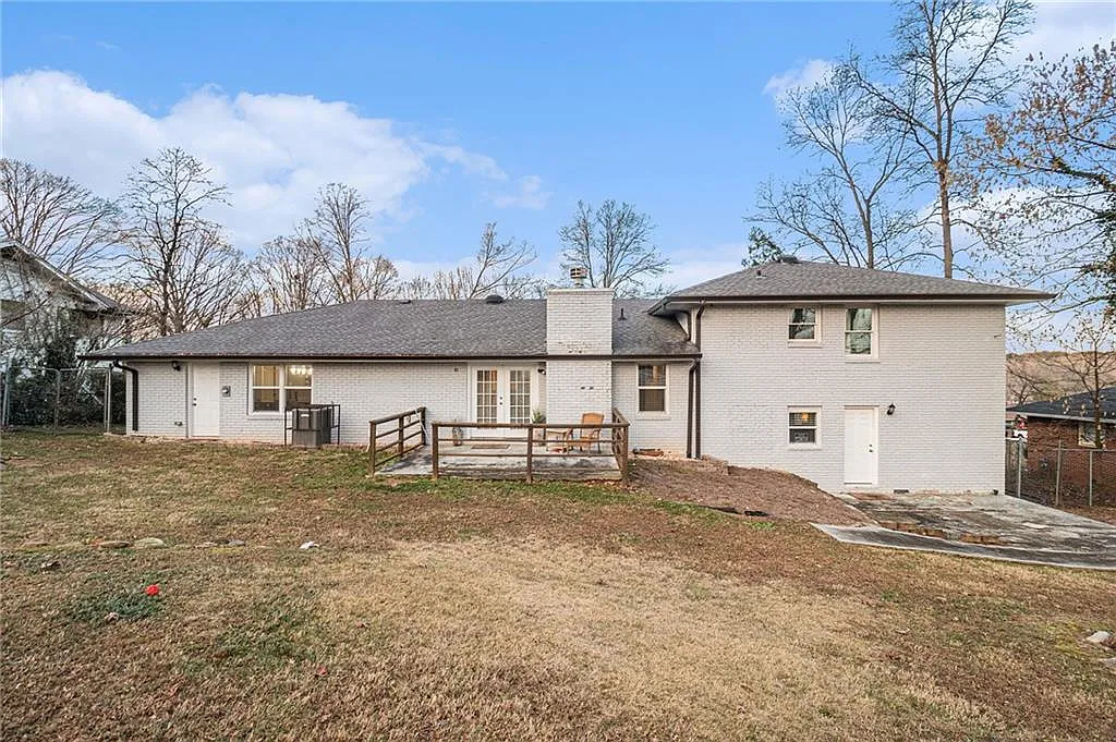 4181 Liffey Ln — Photo 2