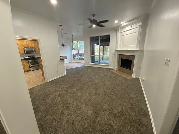 3rd image of 912 Jasper Ln