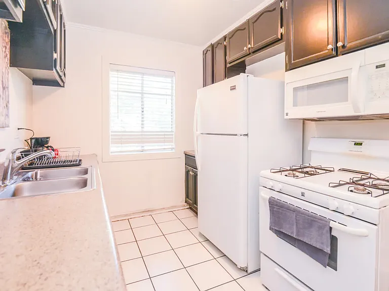 2042 S Corning St #E2 — Photo 16