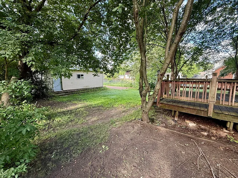 415 Weston Ave — Photo 28