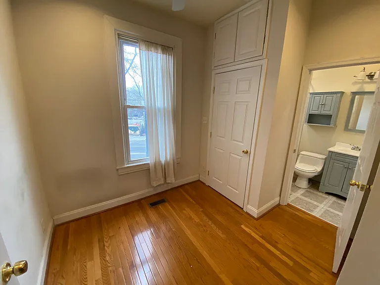 1122 K St NE — Photo 16