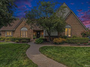 20026 Edgewood Ave, Livonia, MI 48152
