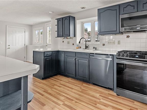 4th image of 32 Milburn Rd