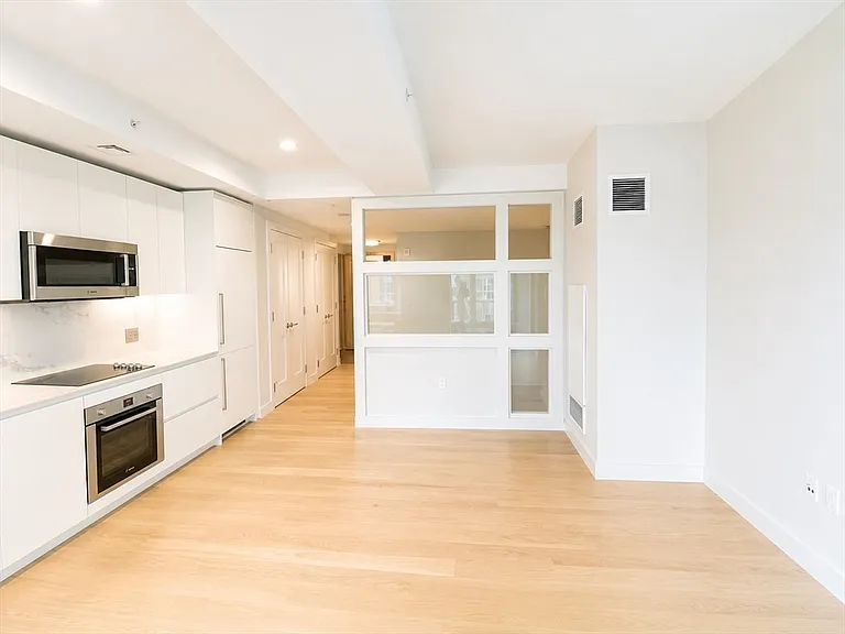 133 Seaport Blvd #921 — Photo 3