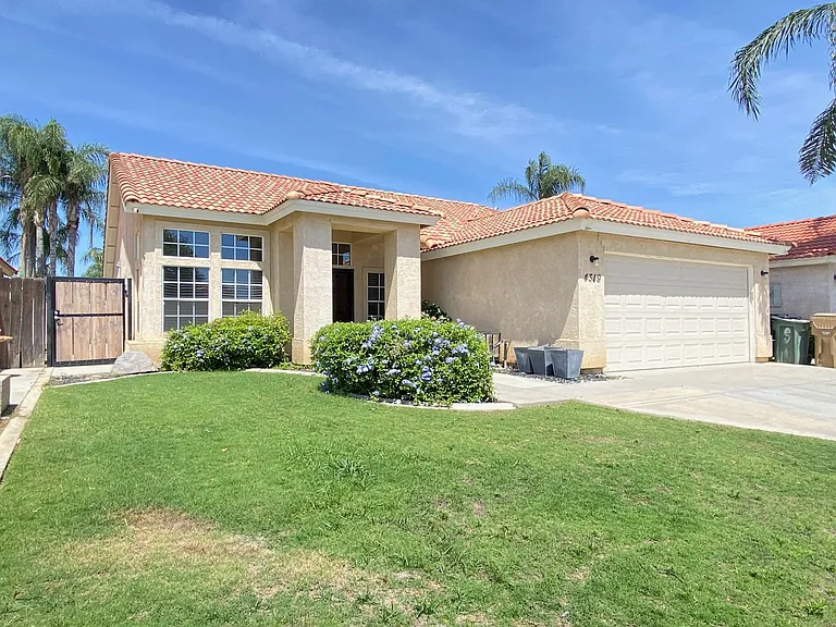 4319 Stride Way — Photo 2