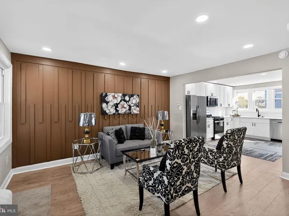 58 E Montana St, Philadelphia, PA 19119