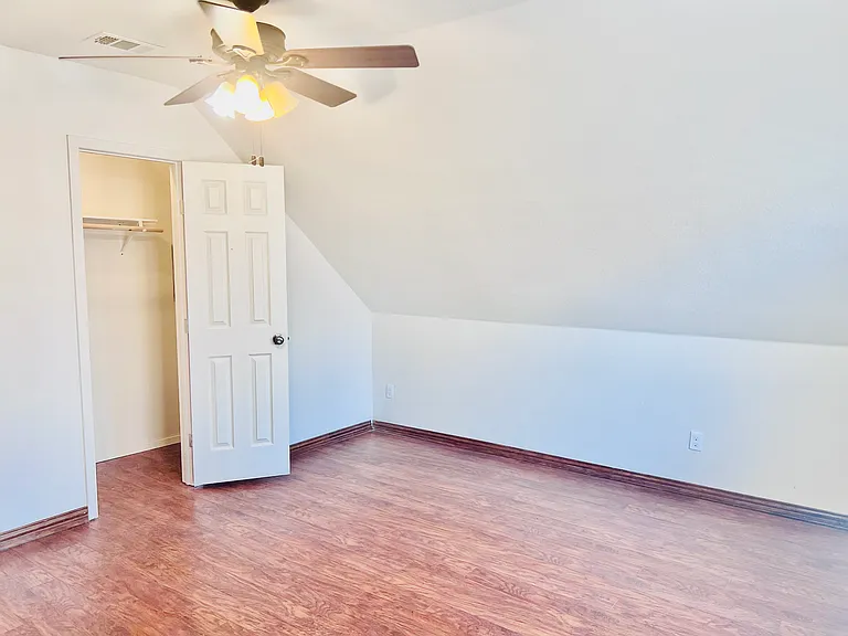 5429 Prince Dr — Photo 16