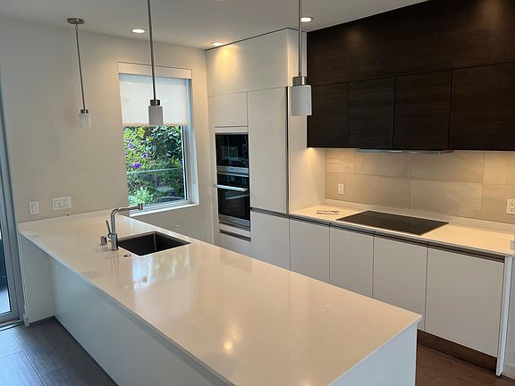 3rd image of 600 S Van Ness Ave #206