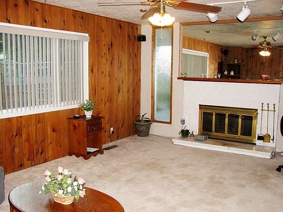 5955 SW Taralynn Ave - family room