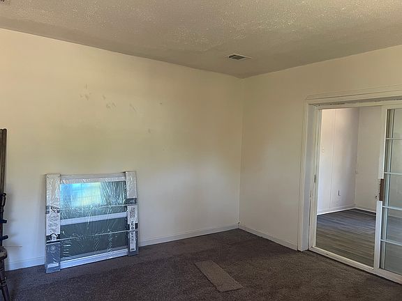 3rd image of 2910 Park Pl