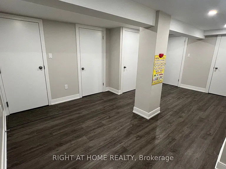 31 Northampton Dr #LOWER — Photo 3
