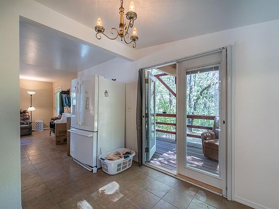 4th image of 186 Lambert Ln