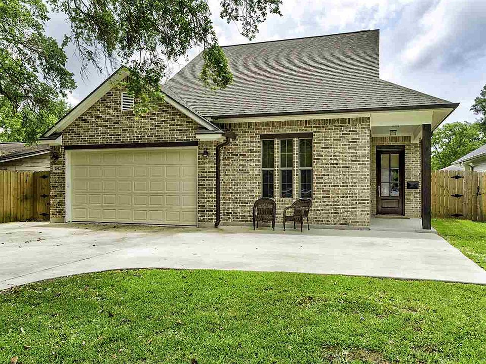 1st image of 1022 McArthur Dr