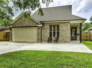 1022 McArthur Dr, Port Neches, TX 77651